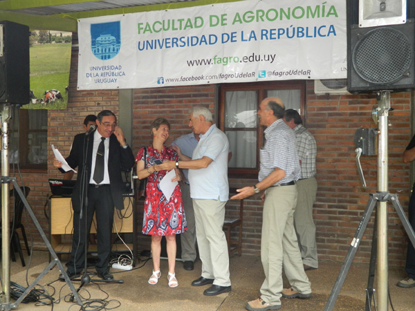 ceremonia reconocimiento a funcionario